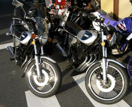 �o�C�NGX750