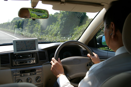 ���{��o�`�t�߂𑖂�h���C�o�[